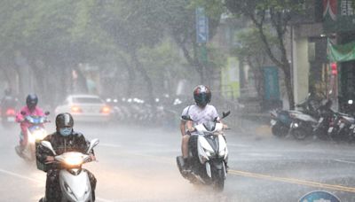 大雨侵襲！ 新莊通勤族崩潰「開車像在開船」