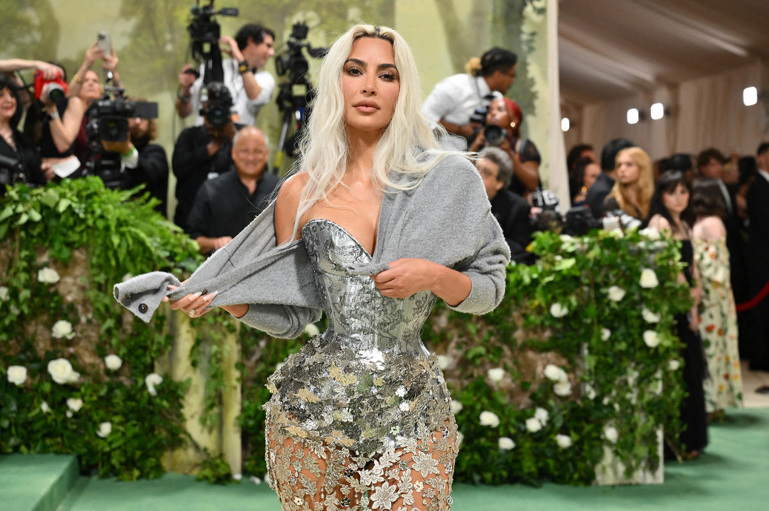 Kim Kardashian shocks fans with tiny waist at Met Gala. What do health experts say?