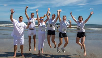 28 pictures as hundreds of runners recreate Chariots of Fire opening scene in St Andrews