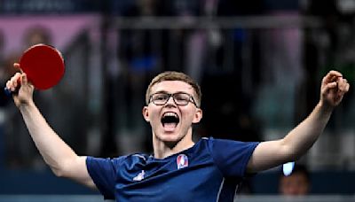 JO 2024 (tennis de table): la défense sidérante de l'homme-mur Alexis Lebrun qui fait exploser la salle