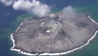 日本海底火山噴發前兆？伊豆群島海水變色 氣象廳急發警報