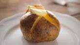 Cook a baked potato using the right method in 10 minutes without an oven