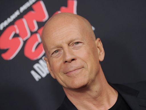 El problema legal que obligó a Bruce Willis a borrar su nombre de una película
