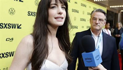 Anne Hathaway cuenta la "asquerosa" prueba de química que tuvo que hacer en un casting: "Tenemos a 10 hombres"