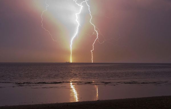 Mapped: Met Office issues 10-hour warning for thunderstorms for UK