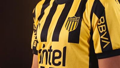 Con participación del plantel principal y del femenino, Peñarol anunció su nueva camiseta: mirá los detalles