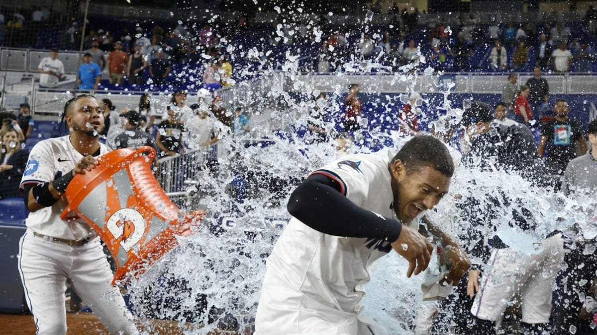 Fresh off late rally, Marlins vie for back-to-back wins vs. Rockies