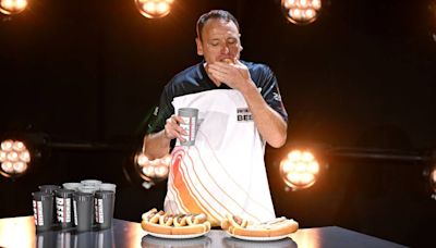 Joey Chestnut beats Takeru Kobayashi; breaks world record