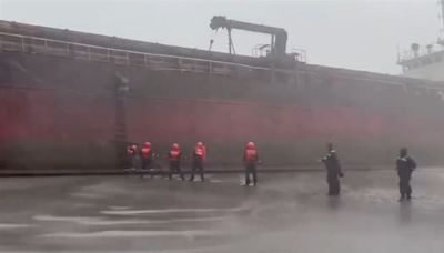 颱風過境8船擱淺…破6年前紀錄！搜救人員頂風浪 救出9名受困外籍船員