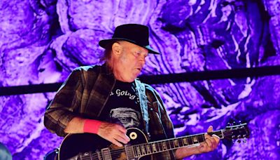 Neil Young cancels remainder of Crazy Horse tour for ‘big unplanned break’