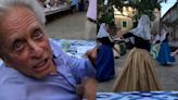 El vídeo viral de Michael Douglas celebrando sus 80 cumpleaños junto a otros octogenarios en Mallorca - ELMUNDOTV