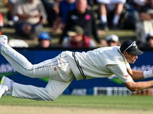 WATCH: Tim Southee takes a stunning one-handed catch on day 3 of SL vs NZ 1st Test