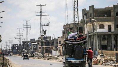 Habitantes de Jan Yunis regresan lentamente a sus barrios tras aparente retirada israelí