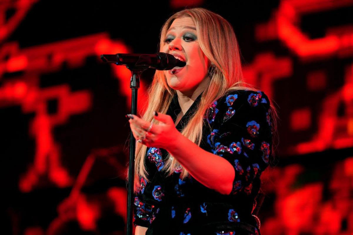 WATCH: Kelly Clarkson Puts a Sultry Spin on Carrie Underwood's 'Blown Away'