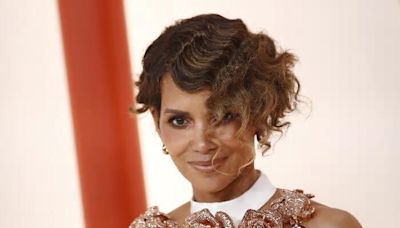 Halle Berry al Congresso Usa, basta vergognarsi della menopausa