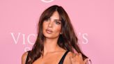 Emily Ratajkowski toujours plus torride : en string ficelle, elle ne cache rien