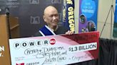 Qué se sabe del inmigrante que ganó el premio de $1300 millones en la lotería Powerball: “Me cambió la vida”