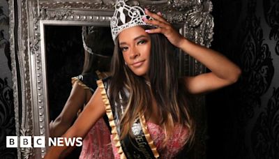 Heart surgery scar 'is who I am', beauty pageant contestant says