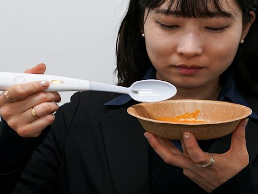 減鹽飲食也美味！日本推電子湯匙 四段式切換「鹹感」