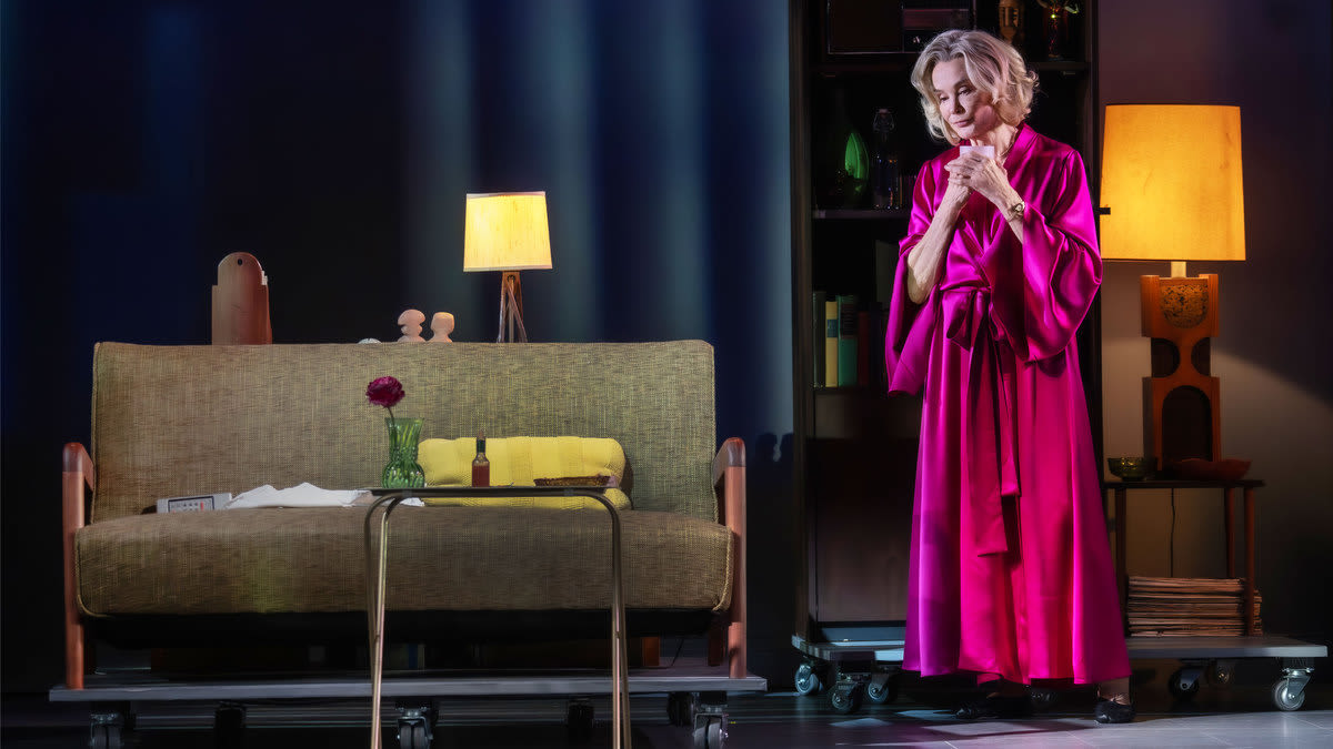 Jessica Lange Is Thrilling, Even if ‘Mother Play’ on Broadway Isn’t