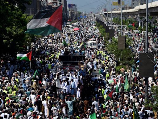 Thousands of Islamists rally near the Pakistani capital to denounce Israeli strikes in Gaza