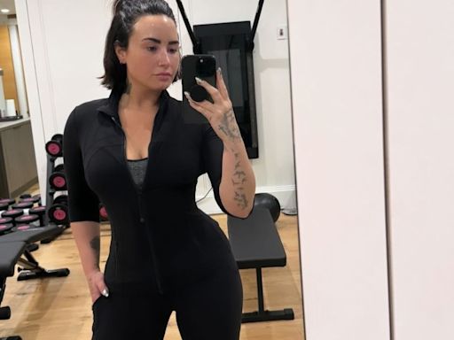 Demi Lovato esbanja beleza natural em academia