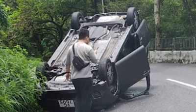 白加道私家車失事反肚 3乘客輕傷送院