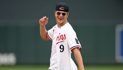 Vikings rookie quarterback J.J. McCarthy throws a dud first pitch at Twins game