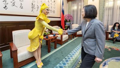妮妃雅舞進總統府！ 淚謝小英8年貢獻「成為台灣的媽媽」
