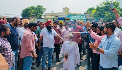 Cooperative dept employees protest, burn Punjab CM’s effigy