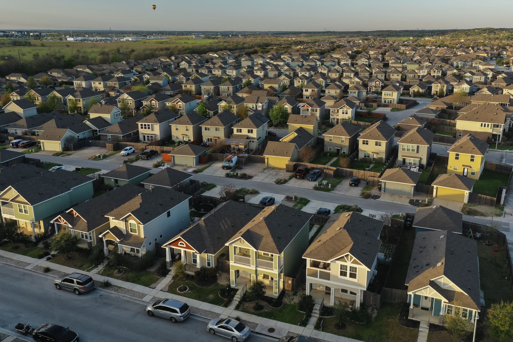 US Mortgage Rates Decrease for Second Week, Falling to 7.02%