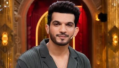 Arjun Bijlani ‘defines his own blues’ in latest BTS video from sets of Laughter Chefs; fans call him ‘handsome man’