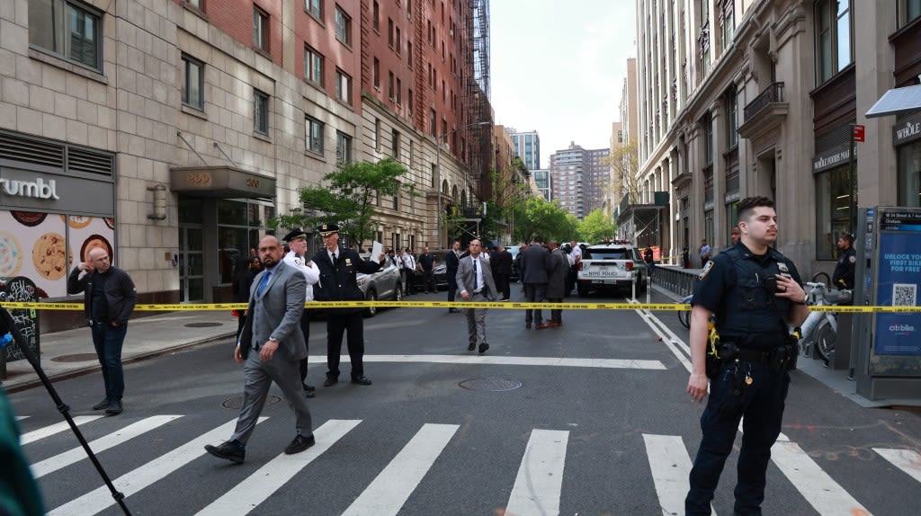 NYPD cops shoot, critically wound suspect in Chelsea