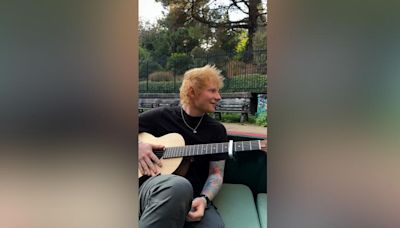 Ed Sheeran sorprende a una chica que hacía deporte en un parque y le dedica una canción