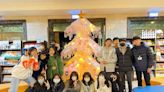 二信高中防疫隔板化身聖誕樹傳遞平安與祝福