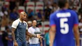 La mochila de Thierry Henry con Francia: la búsqueda de un oro olímpico esquivo hace 40 años - La Tercera