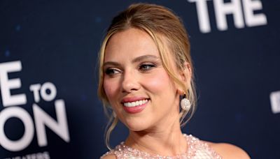 Jurassic World Newcomer Scarlett Johansson Receives Surprise Welcome Message From Jeff Goldblum