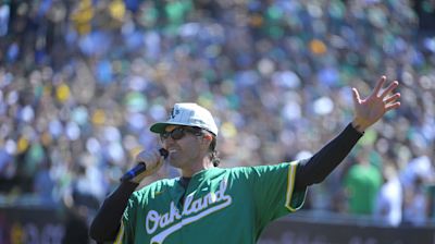 Barry Zito Belts National Anthem to Begin A's Final Game at Oakland Coliseum