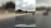Un hombre ataca a varios vehículos con un pedrusco en medio de la autovía en Ibiza