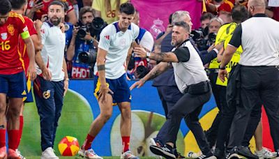 Morata suffers 'knock' in clash with security guard