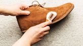 El truco más fácil para limpiar tus zapatos de gamuza, en menos de 5 minutos | Por las redes