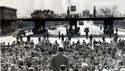 Retro Louisville: Municipal (Clark Memorial) Bridge Opens