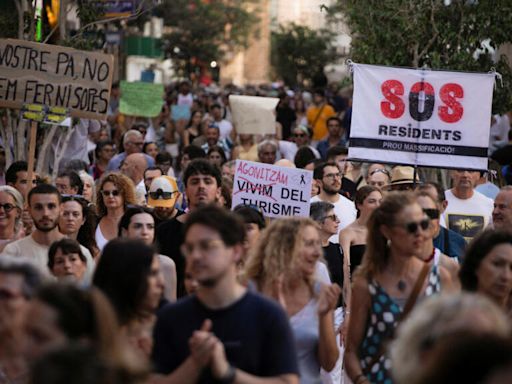 Miles de personas se manifestaron en contra del turismo de masas en Mallorca