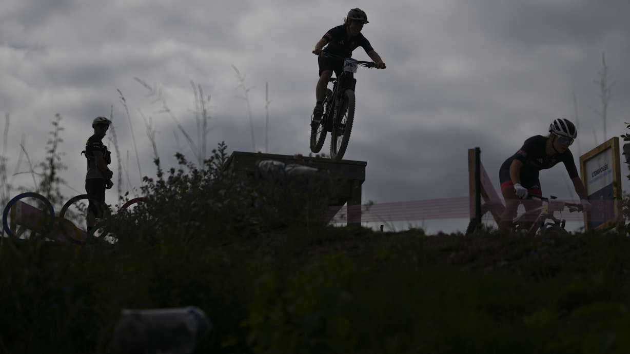 Olympic cyclists criticize the streets of Paris, man-made mountain bike venue as competition begins