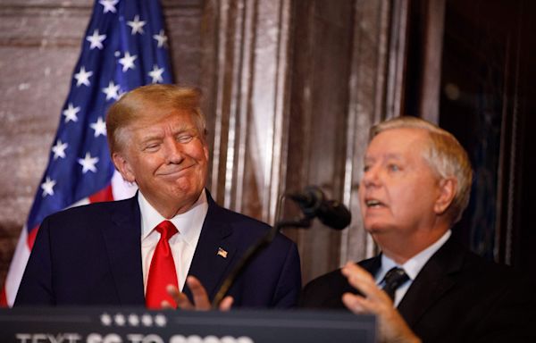 Lindsey Graham tells Donald Trump, "I love you"