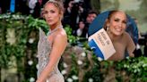 Jennifer Lopez anuncia visita a México con un Atlas en mano; aquí todo lo que debes saber