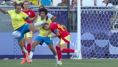 La legendaria Marta metió un planchazo en la cabeza de una rival y fue expulsada: Brasil perdió ante España y se complicó en los Juegos Olímpicos