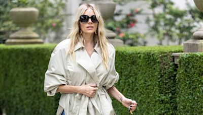 Y la mejor modelo de la colección de Victoria Beckham para Mango es... Sienna Miller ❤️