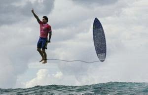 France’s Kauli Vaast wins men’s Olympic surfing gold | FOX 28 Spokane