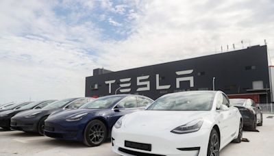 Tesla Recalls Over 125,000 Cars For Faulty Seat Belt Warning